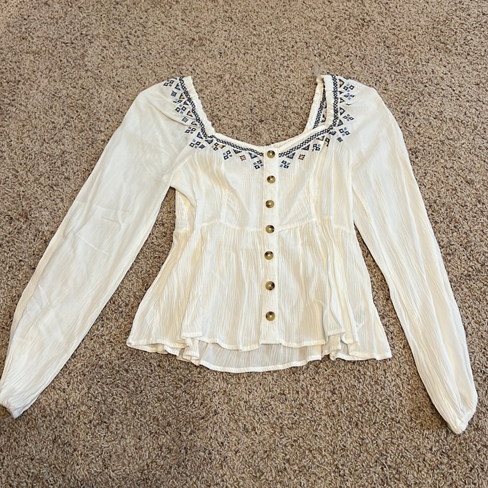 M, white